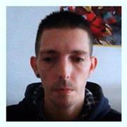 Programmatore web insegna linguaggio frontend HTML/CSS per costruzione siti web in autonomia. Concorso Bootstrap